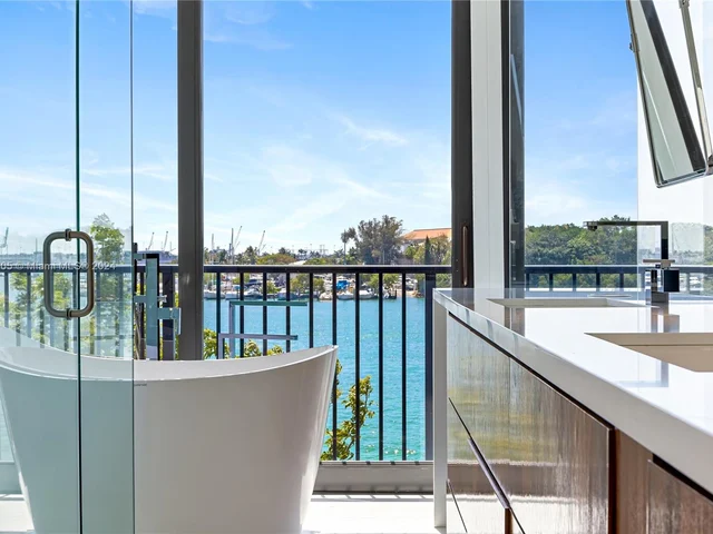 1000 Venetian Way # 101, Miami FL 33139