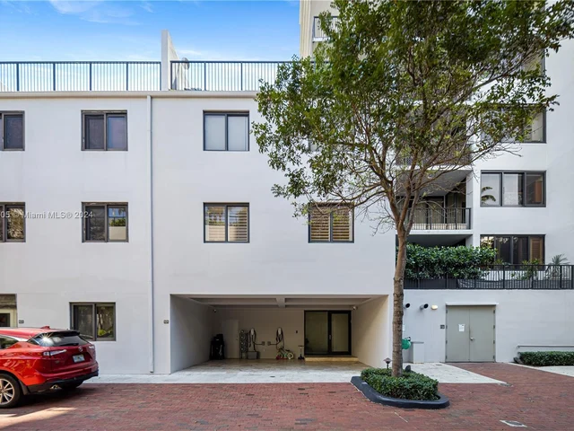 1000 Venetian Way # 101, Miami FL 33139