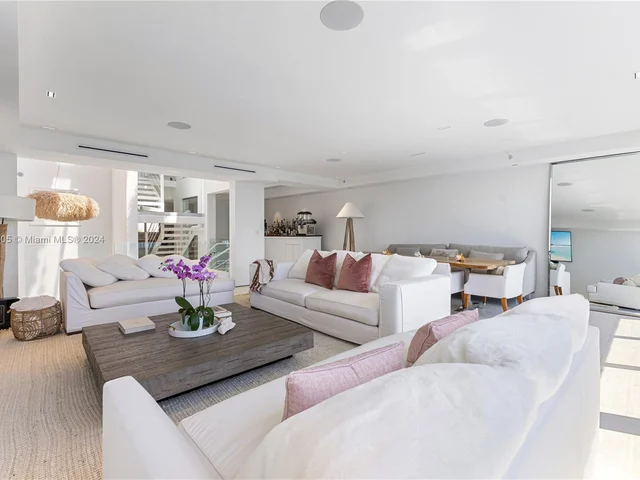 1000 Venetian Way # 101, Miami FL 33139