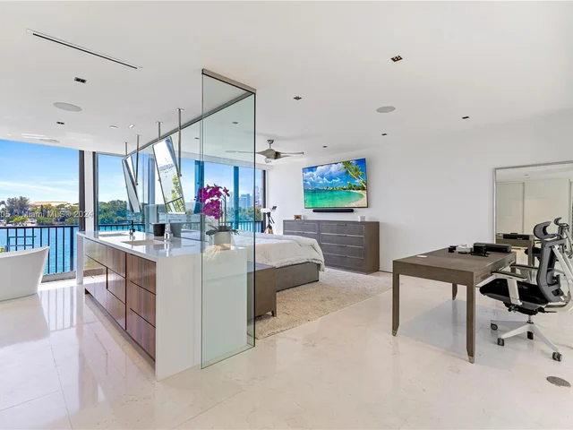 1000 Venetian Way # 101, Miami FL 33139