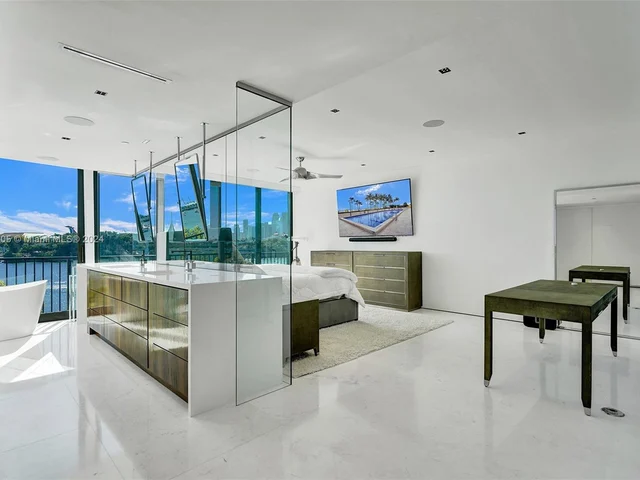 1000 Venetian Way # 101, Miami FL 33139