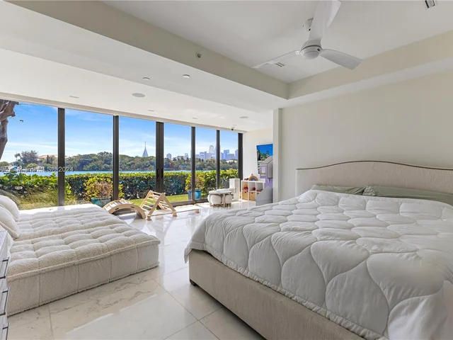 1000 Venetian Way # 101, Miami FL 33139