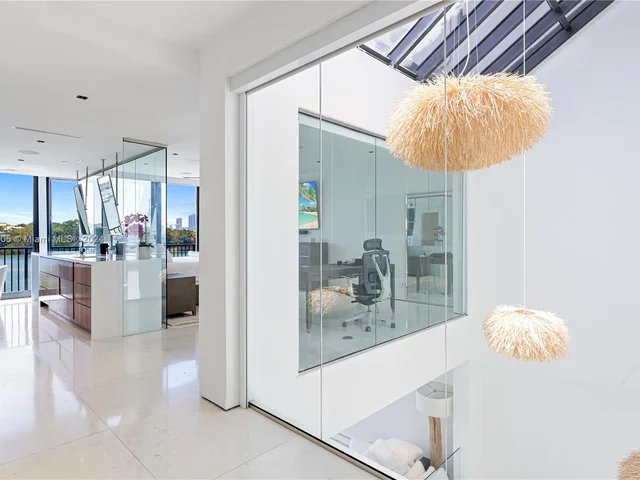 1000 Venetian Way # 101, Miami FL 33139