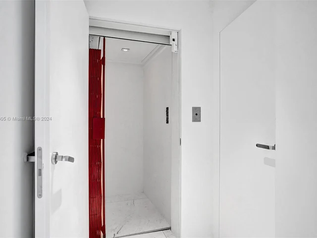 1000 Venetian Way # 101, Miami FL 33139