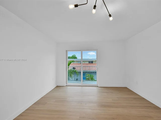 620 SW 10th St # 201, Miami FL 33130