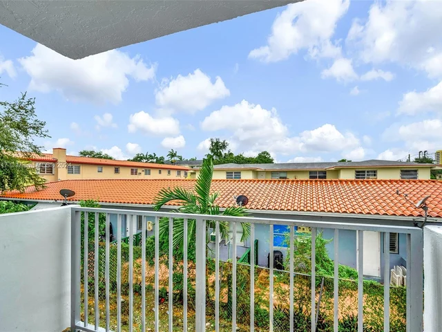 620 SW 10th St # 201, Miami FL 33130