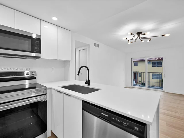 620 SW 10th St # 201, Miami FL 33130