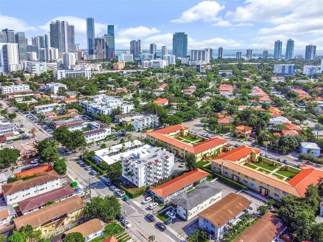 620 SW 10th St # 201, Miami FL 33130