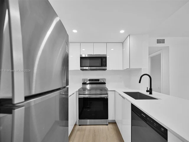 620 SW 10th St # 201, Miami FL 33130