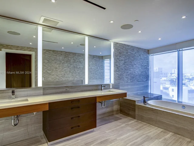 1 Collins Ave # 606, Miami Beach FL 33139