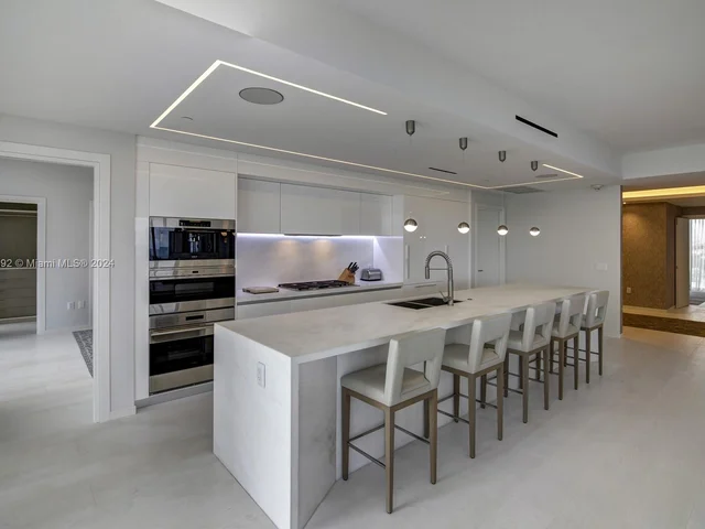 1 Collins Ave # 606, Miami Beach FL 33139