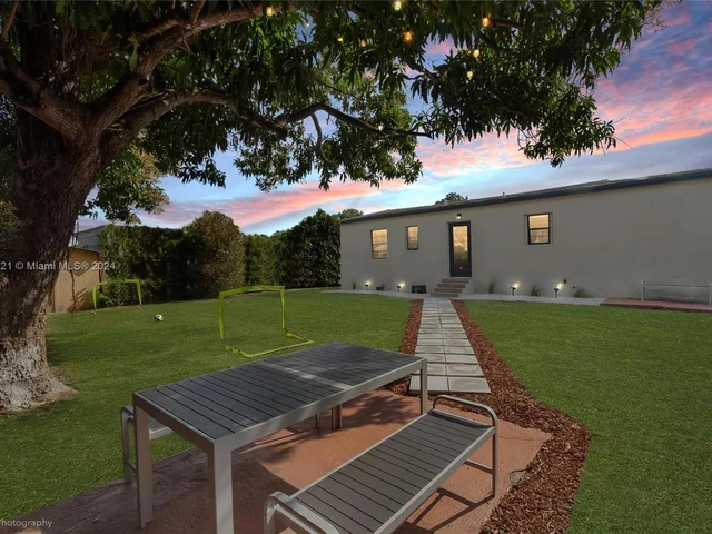 1171 NW 57th St, Miami FL 33127