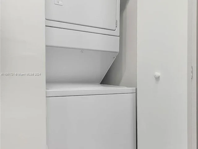 1171 NW 57th St, Miami FL 33127