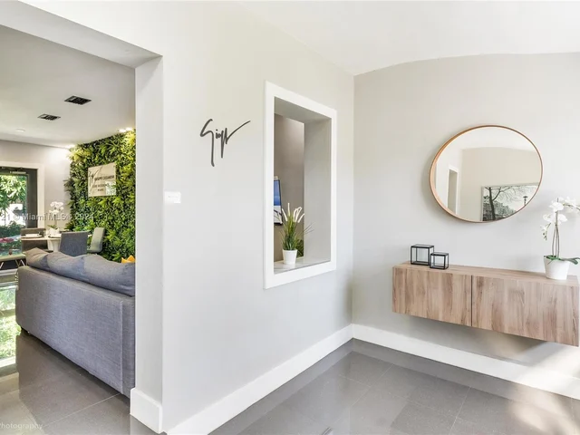 1171 NW 57th St, Miami FL 33127