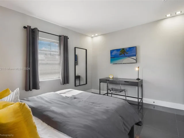 1171 NW 57th St, Miami FL 33127