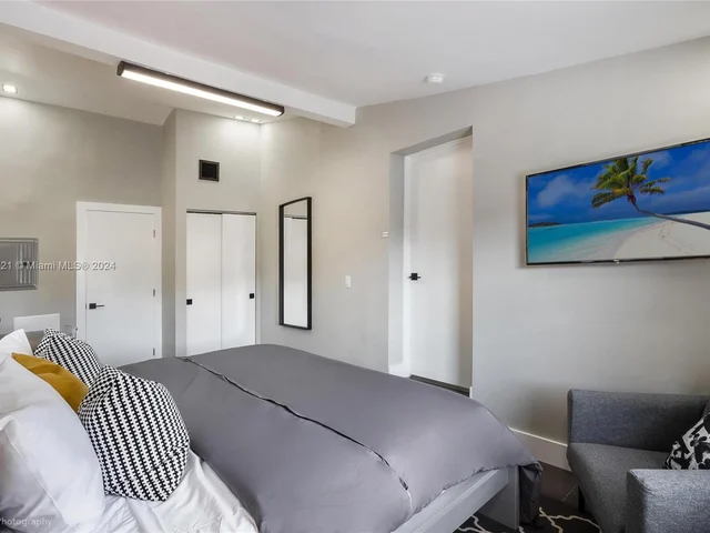 1171 NW 57th St, Miami FL 33127