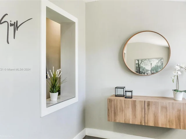 1171 NW 57th St, Miami FL 33127