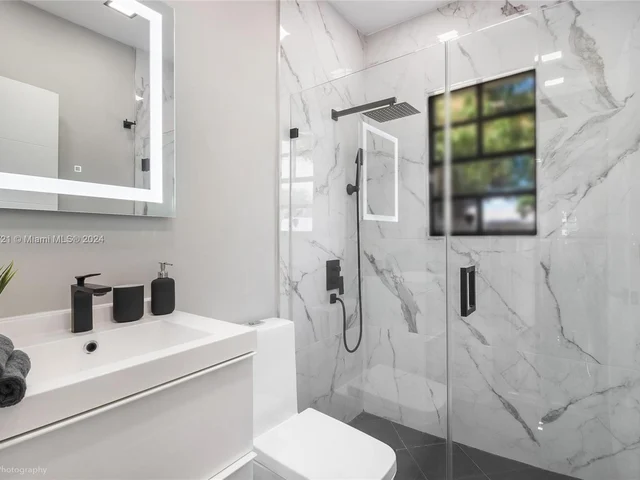 1171 NW 57th St, Miami FL 33127