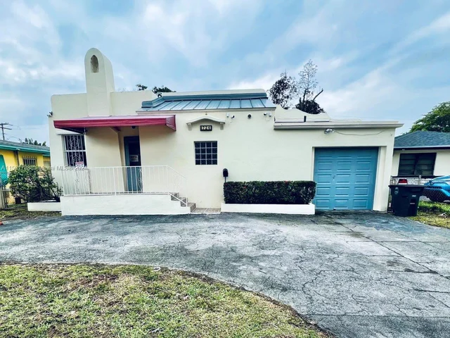 724 NE 130th St, North Miami FL 33161