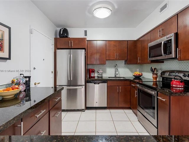 5700 Collins Ave # 11H, Miami Beach FL 33140