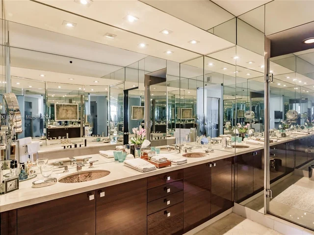 300 S Pointe Dr # 1604, Miami Beach FL 33139