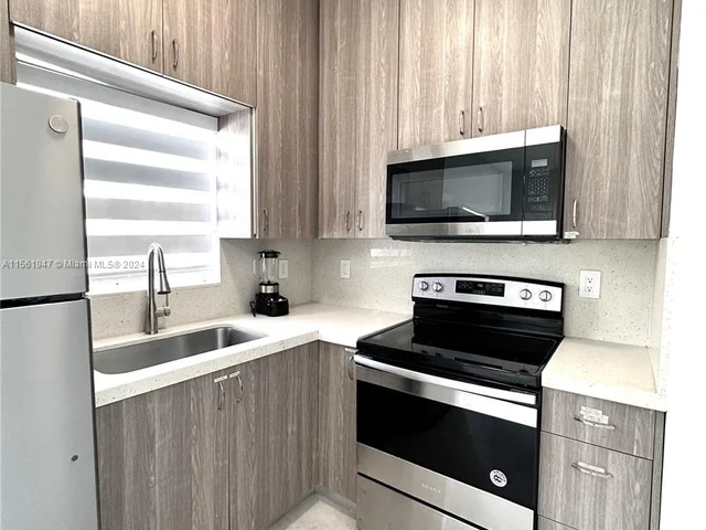 842 SW 14th Ave # 2, Miami FL 33135