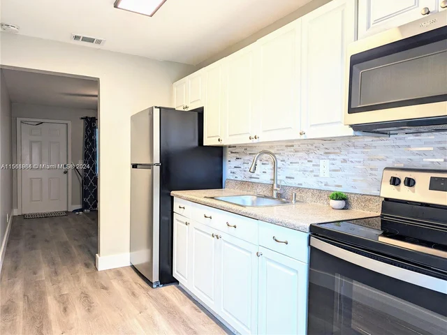 5601 NW 15th St # 3, Lauderhill FL 33313