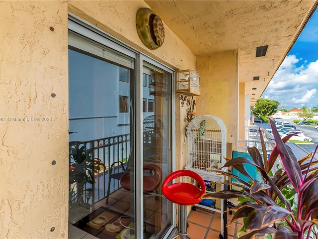 7546 W 20th Ave # 205, Hialeah FL 33016