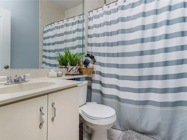 7546 W 20th Ave # 205, Hialeah FL 33016