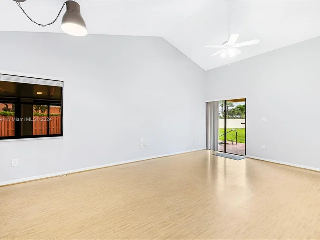 11301 SW 4th St, Pembroke Pines FL 33025