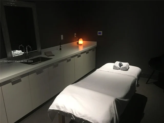 1600 NE 1st Ave # 1601, Miami FL 33132