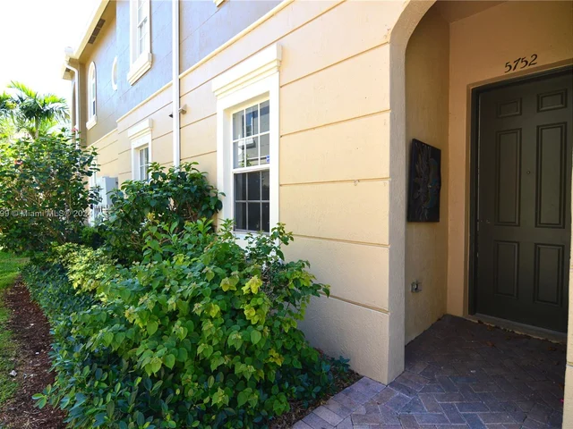 5752 Hampton Hills Blvd, Tamarac FL 33321