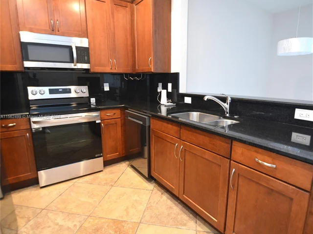 5752 Hampton Hills Blvd, Tamarac FL 33321