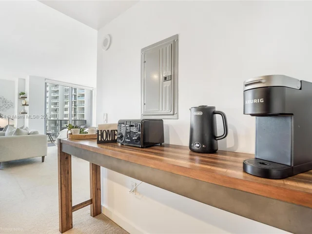 31 SE 6th St # 2703, Miami FL 33131