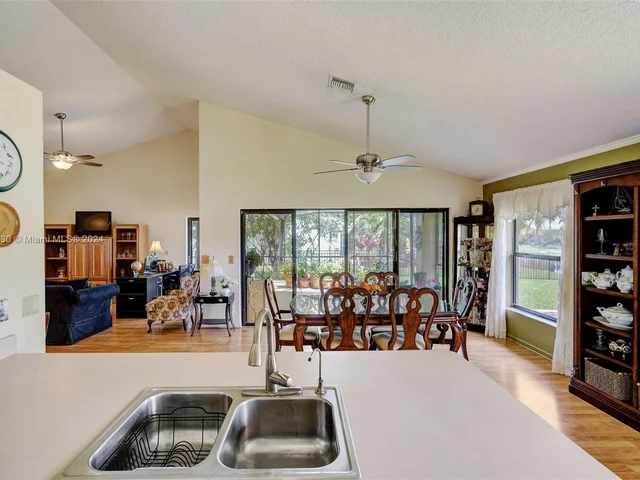 5726 SW 89th Way, Cooper City FL 33328