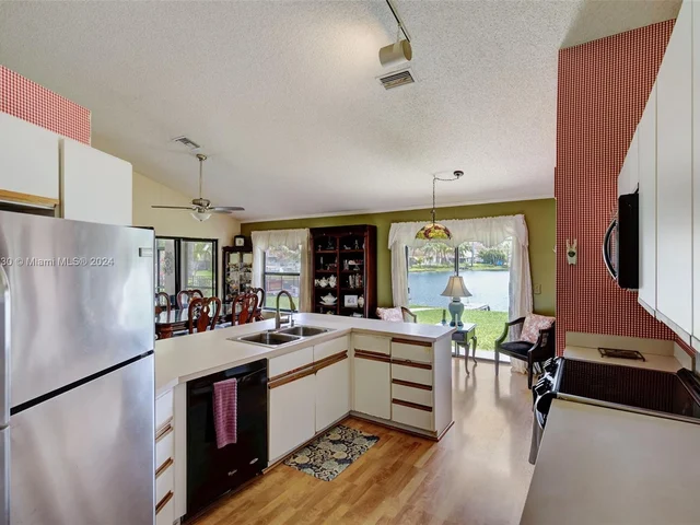 5726 SW 89th Way, Cooper City FL 33328