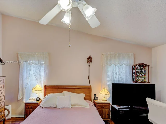 5726 SW 89th Way, Cooper City FL 33328