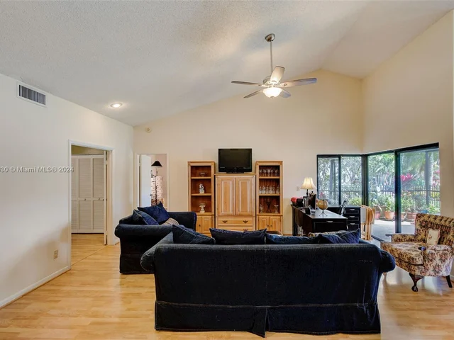 5726 SW 89th Way, Cooper City FL 33328