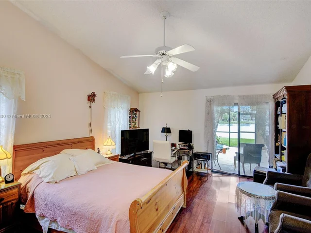 5726 SW 89th Way, Cooper City FL 33328