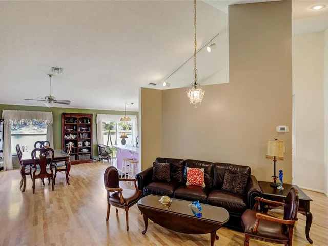 5726 SW 89th Way, Cooper City FL 33328