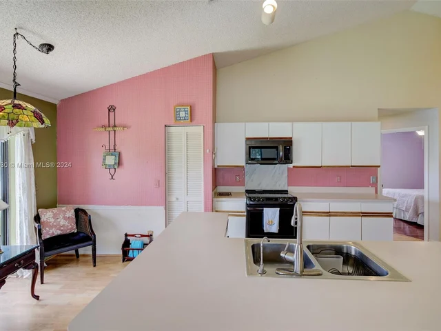 5726 SW 89th Way, Cooper City FL 33328