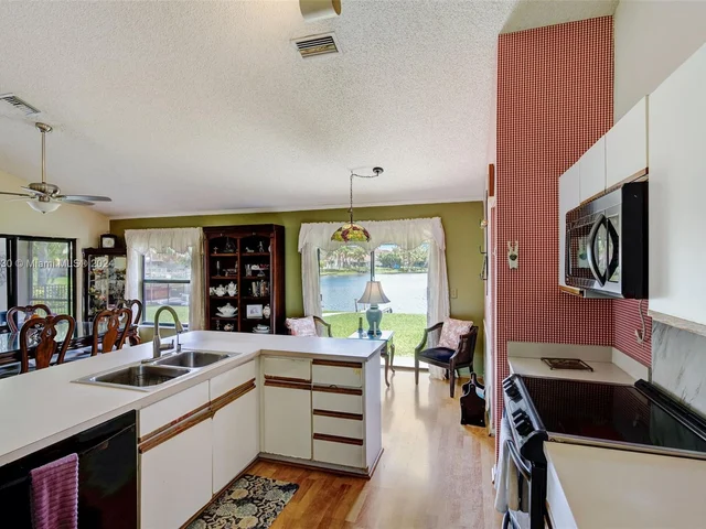 5726 SW 89th Way, Cooper City FL 33328