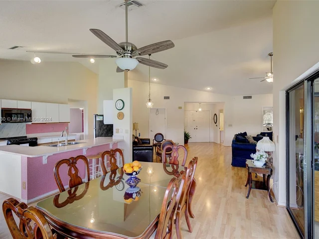 5726 SW 89th Way, Cooper City FL 33328