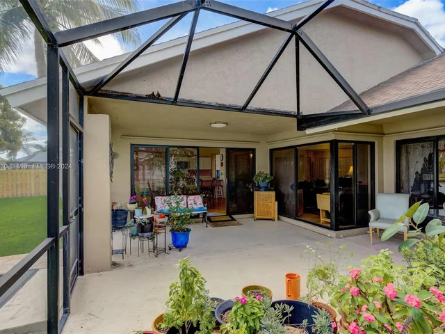 5726 SW 89th Way, Cooper City FL 33328