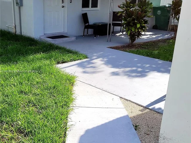 737 NW 41st St # B, Miami FL 33127