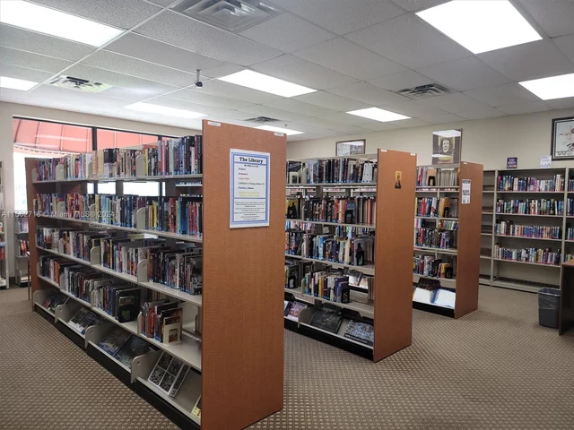 9423 S Hollybrook Lake Dr # 110, Pembroke Pines FL 33025