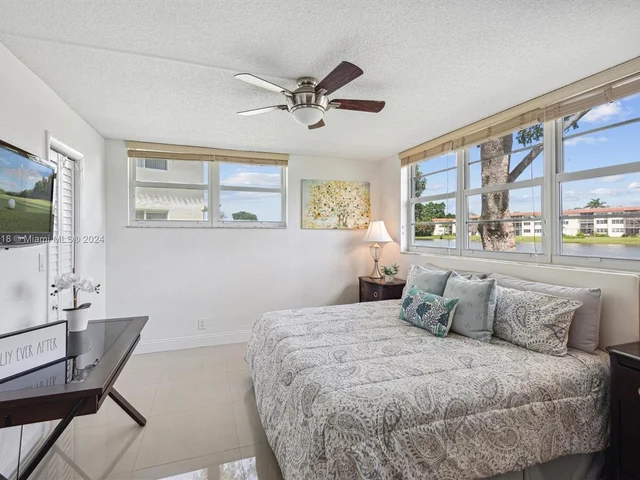 9423 S Hollybrook Lake Dr # 110, Pembroke Pines FL 33025