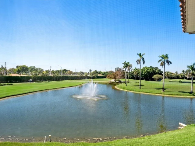 9423 S Hollybrook Lake Dr # 110, Pembroke Pines FL 33025