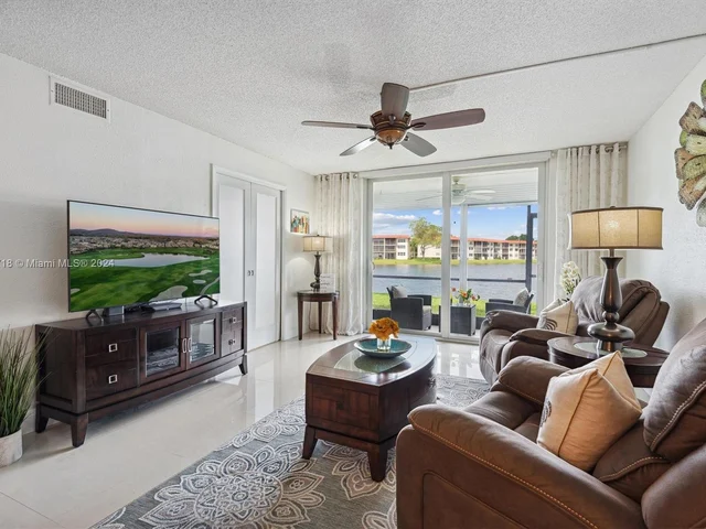 9423 S Hollybrook Lake Dr # 110, Pembroke Pines FL 33025