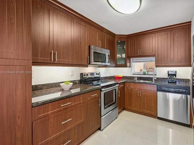 9423 S Hollybrook Lake Dr # 110, Pembroke Pines FL 33025